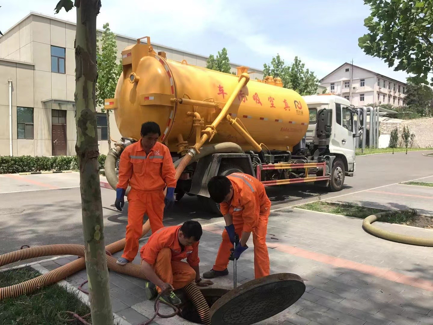 渝中化粪池清理与5-8吨吸粪车施工效率分析
